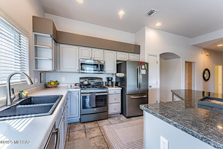 Property Photo:  2254 N Avenida Del Petalo  AZ 85614 