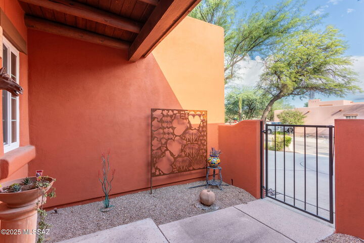 Property Photo:  3014 Palomino Park Loop  AZ 85712 