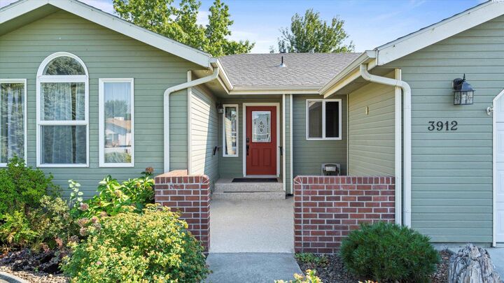 Property Photo:  3912 Meadow View Dr  WA 99301 