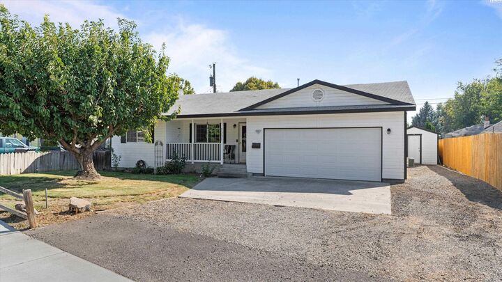 Property Photo:  1231 W 1st Ave  WA 99336 