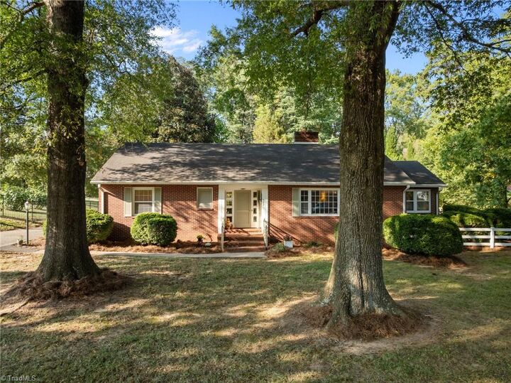 Property Photo: 502 W Hunter Street NC 27025