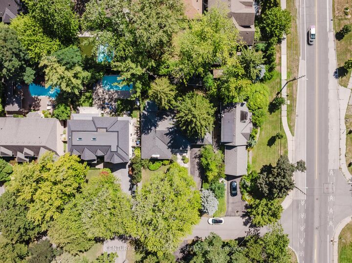 Photo de la propriété:  1 Romney Road  ON M9A 4E9 