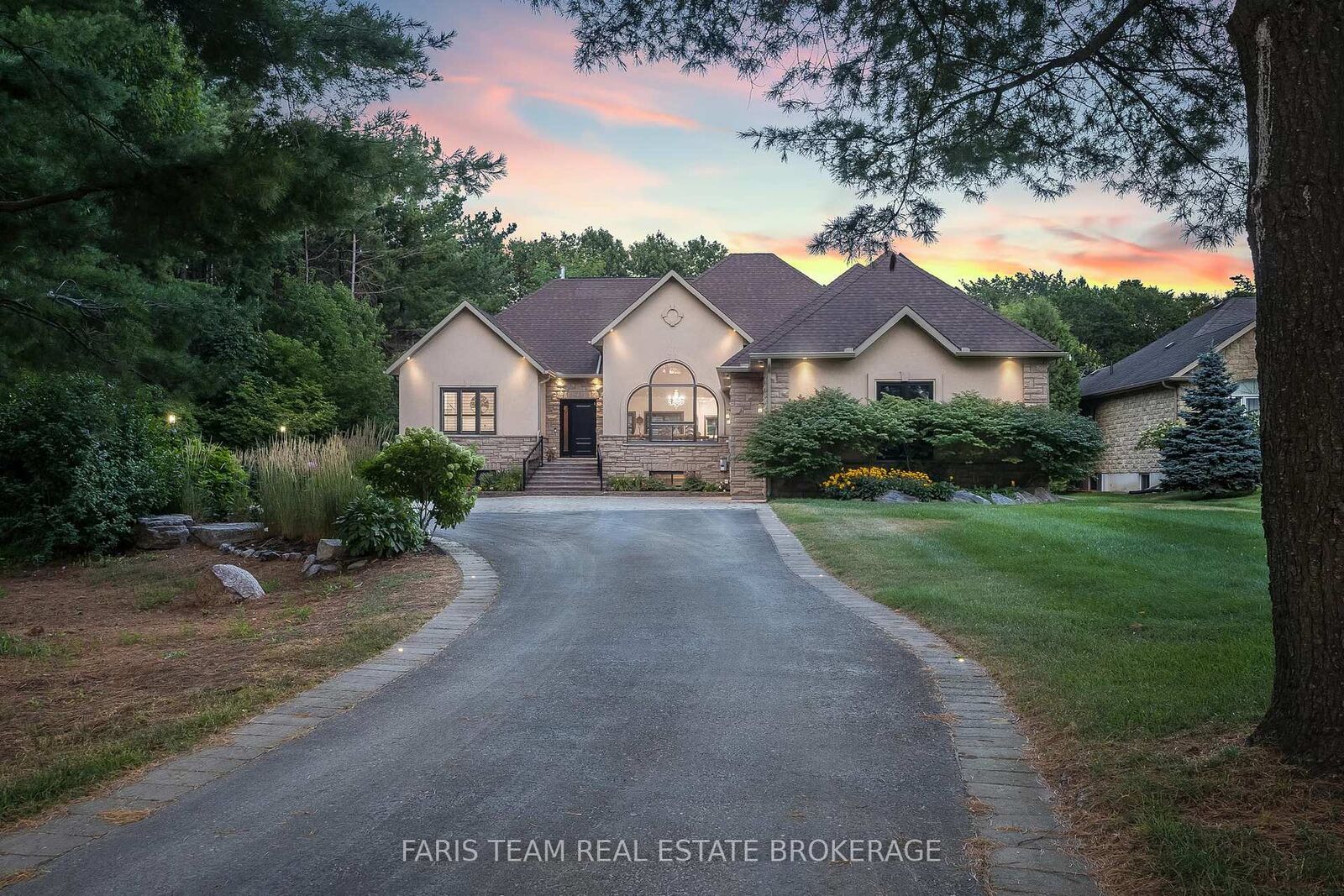 Property Photo: 1609 Wedgewood Drive ON L9Z 1R8