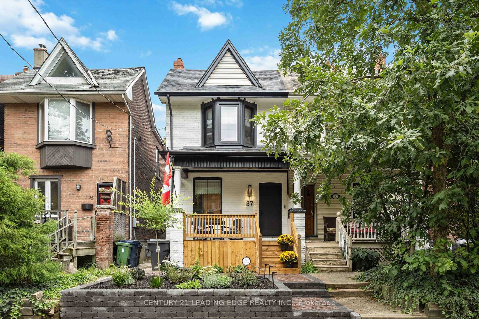 Photo de la propriété:  37 Bertmount Avenue  ON M4M 2X8 