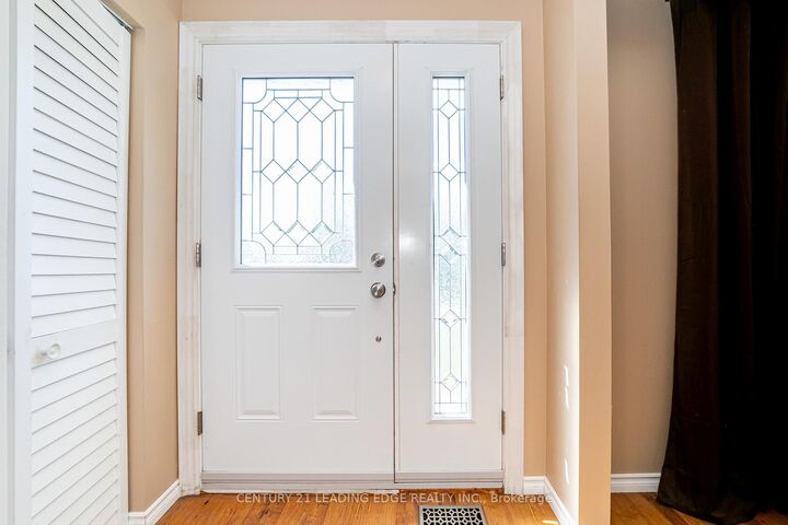 Photo de la propriété:  815 Douglas Avenue  ON L1W 1N2 