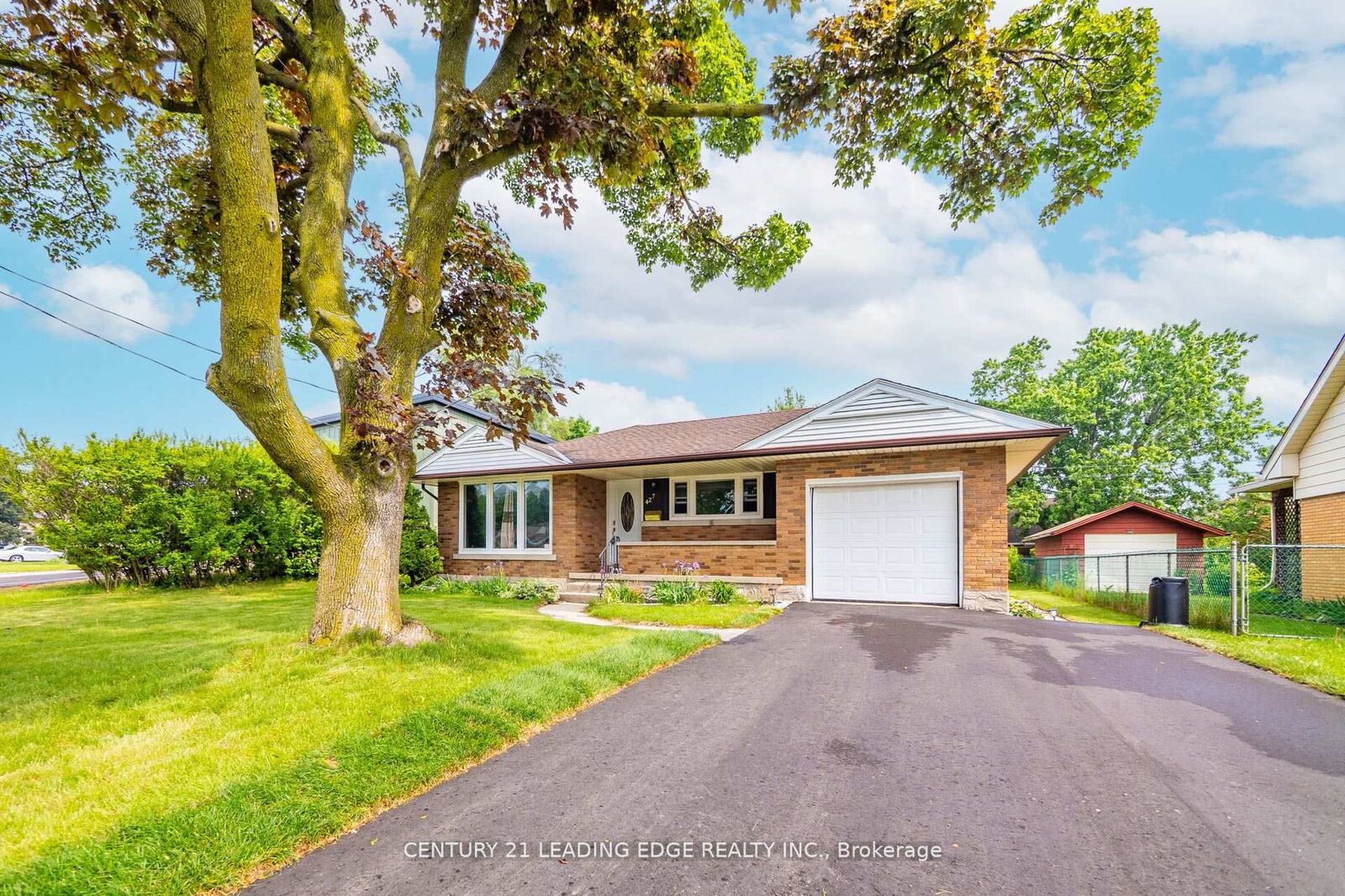 Photo de la propriété:  427 Krug Street Lower  ON N2B 1K9 