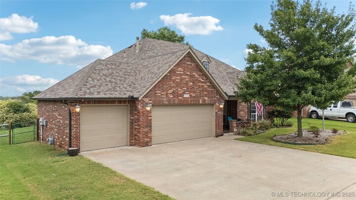 Property Photo:  1508 W Zillah Street  OK 74012 