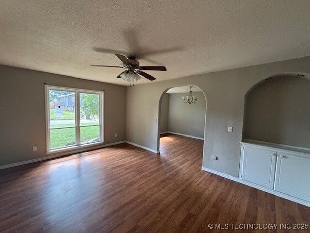 Property Photo: 711 E Lucy Avenue OK 74955