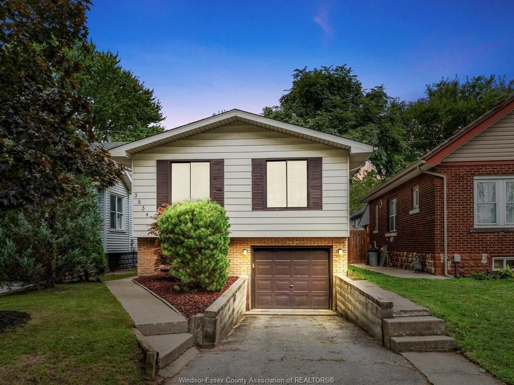 Photo de la propriété:  3834 Montcalm Street  ON N9E 2A9 