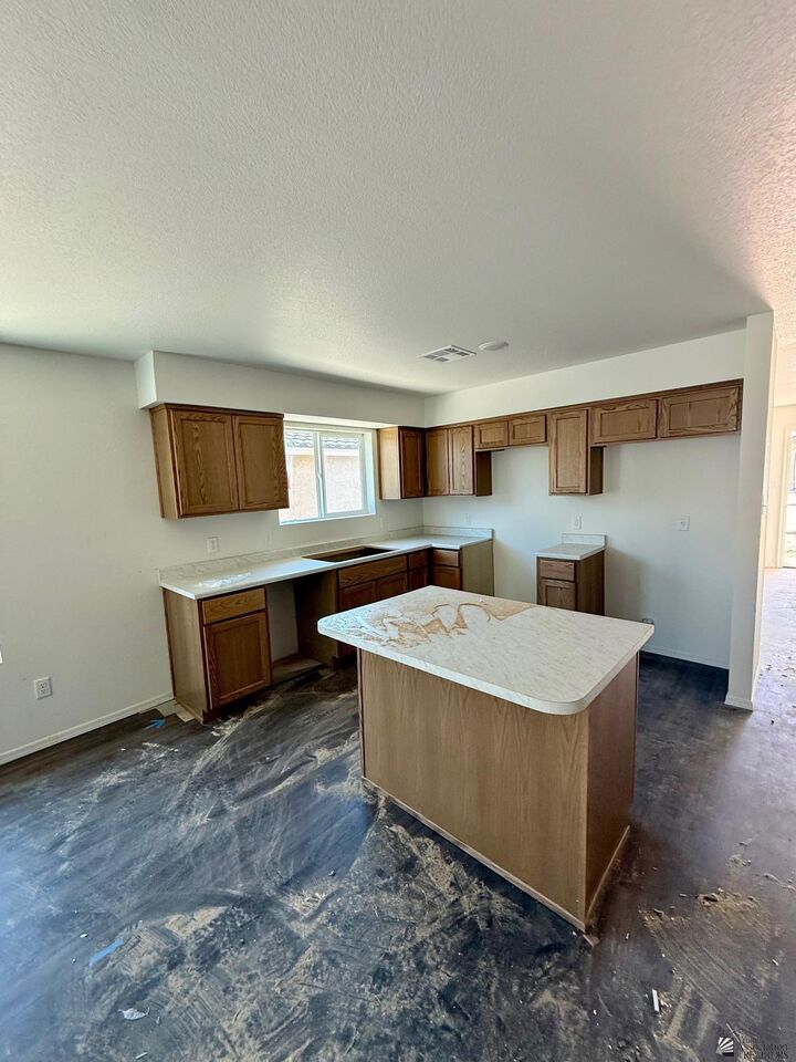 Property Photo: 7970 E 46 Pl AZ 85365