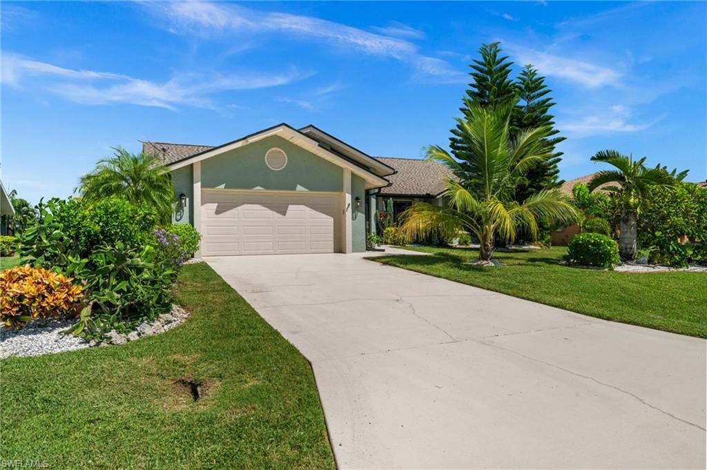 Property Photo:  1405 SE 23rd Ter  FL 33990 