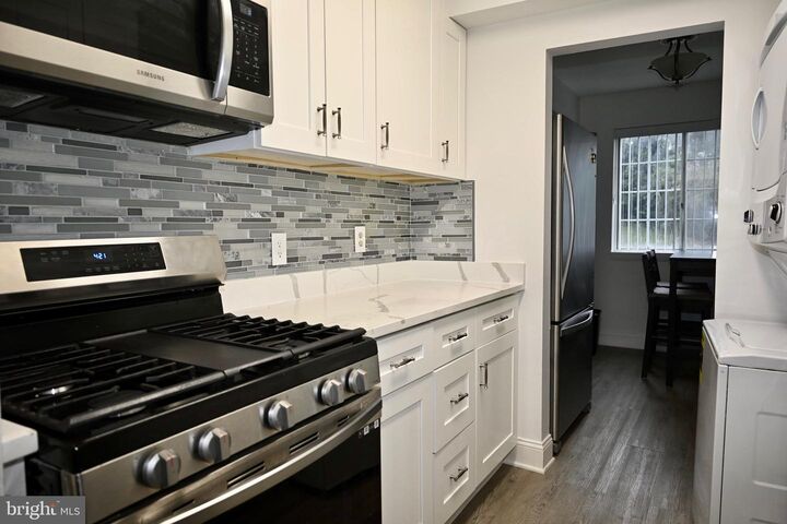 Property Photo:  1531 Colonial Drive 201  VA 22192 