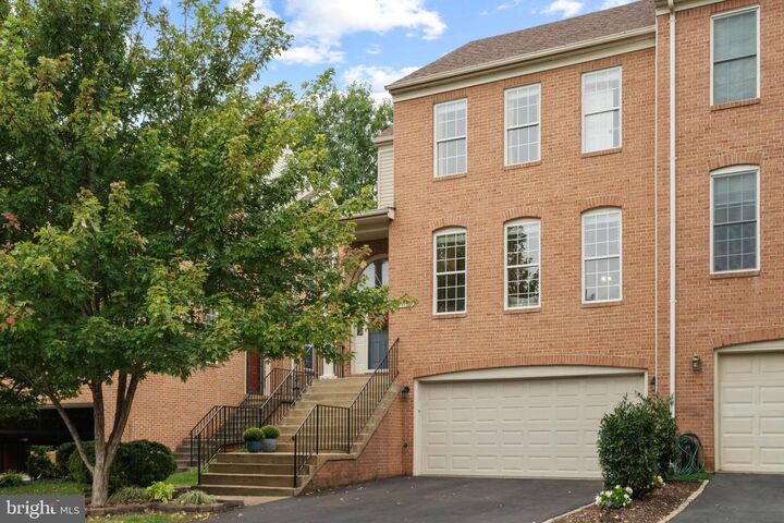 Property Photo:  21169 Millwood Square  VA 20165 