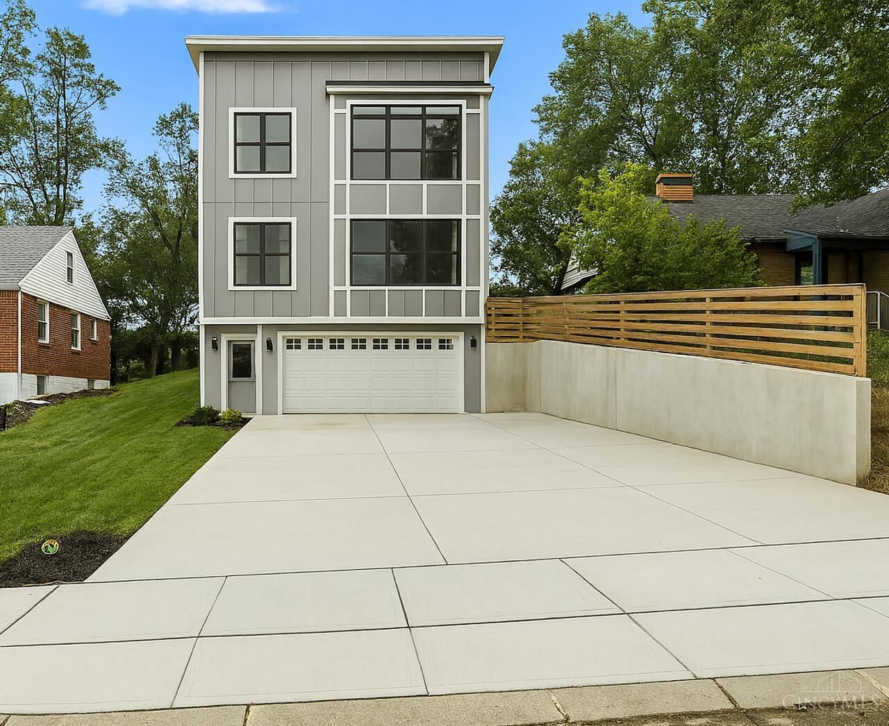 Property Photo: 2834 Cortelyou Place OH 45213