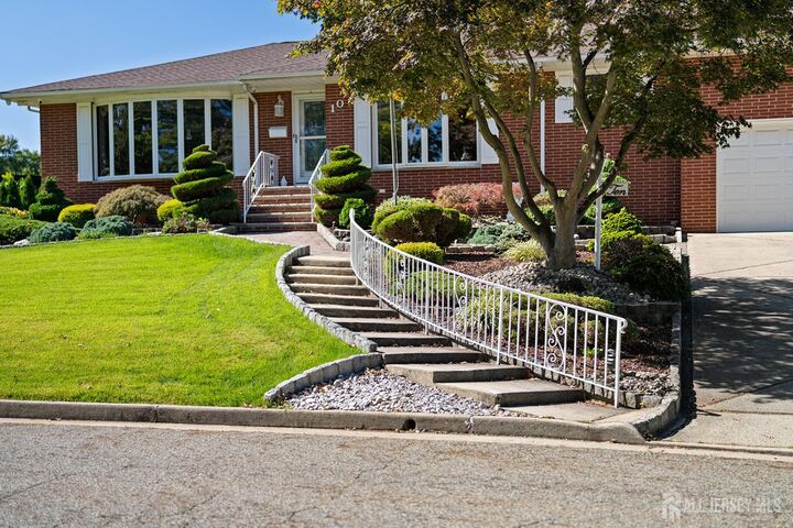 Property Photo:  