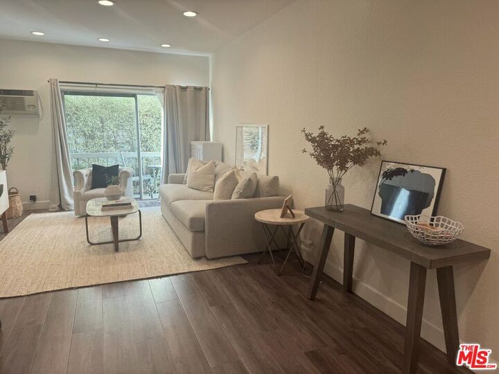 Property Photo:  1440 Veteran Ave  CA 90024 
