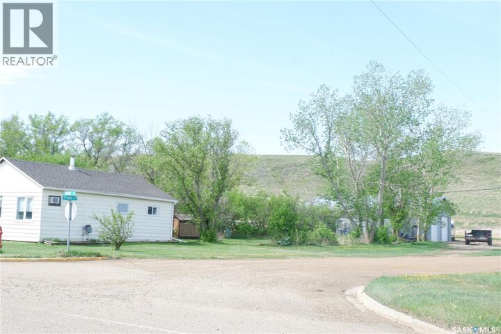 Property Photo:  11 B Avenue  SK S0H 4K0 