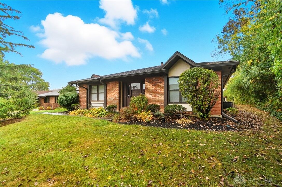 Property Photo:  7111 Fallen Oak Trace  OH 45459 