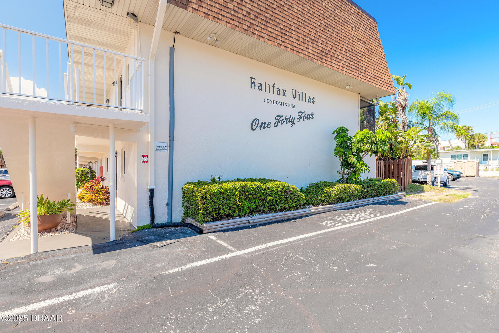 Property Photo:  144 S Halifax Avenue 27  FL 32118 