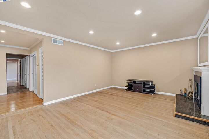 Property Photo:  31518 Medinah St  CA 94544 