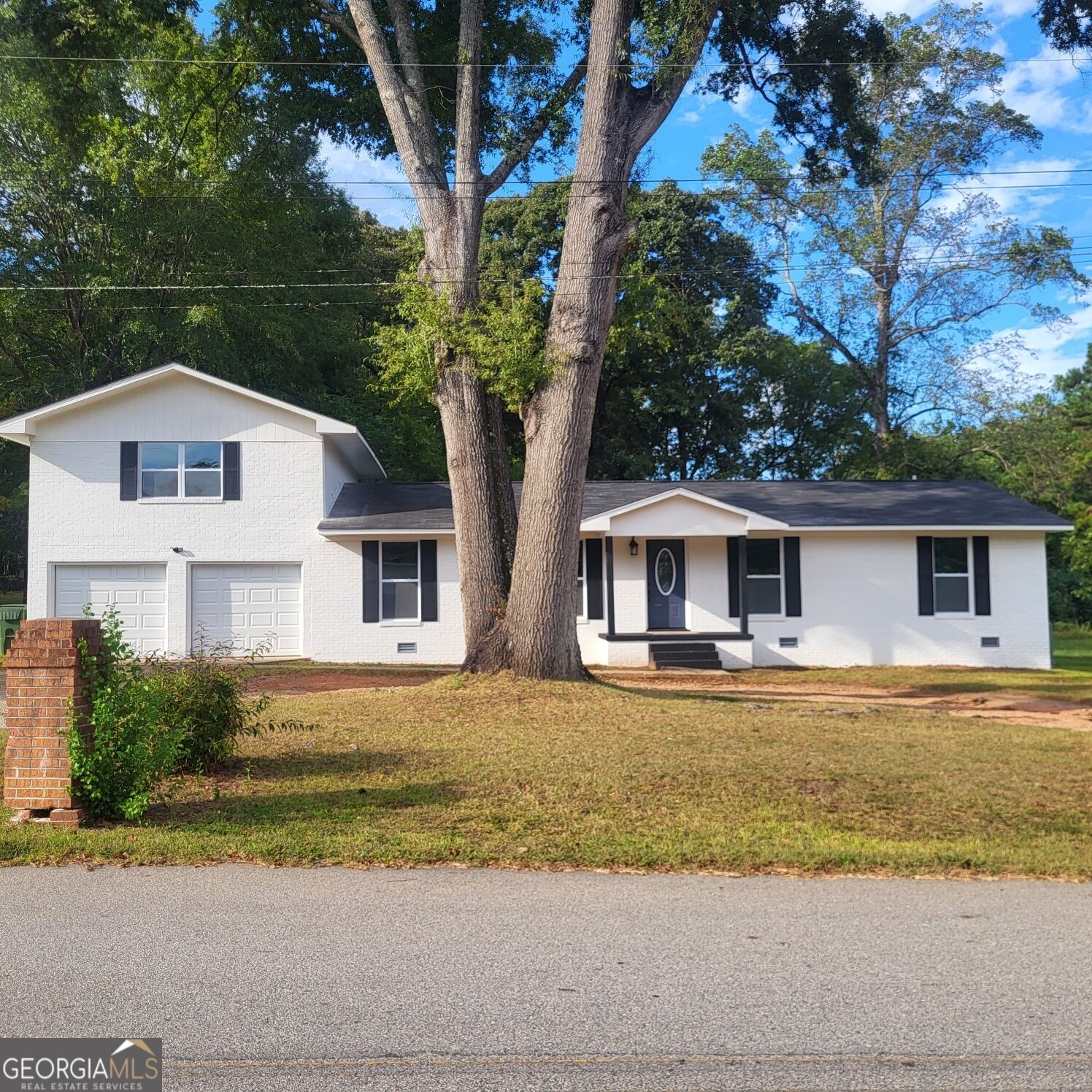 Property Photo: 202 Pineview Circle AL 36854