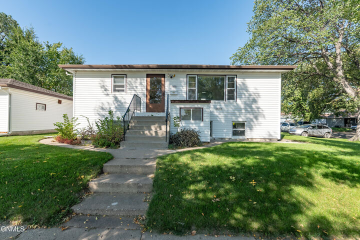 Property Photo:  1420 Laforest Avenue  ND 58501 