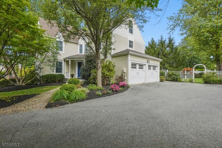 Property Photo:  2 Quimby Ln  NJ 07945 