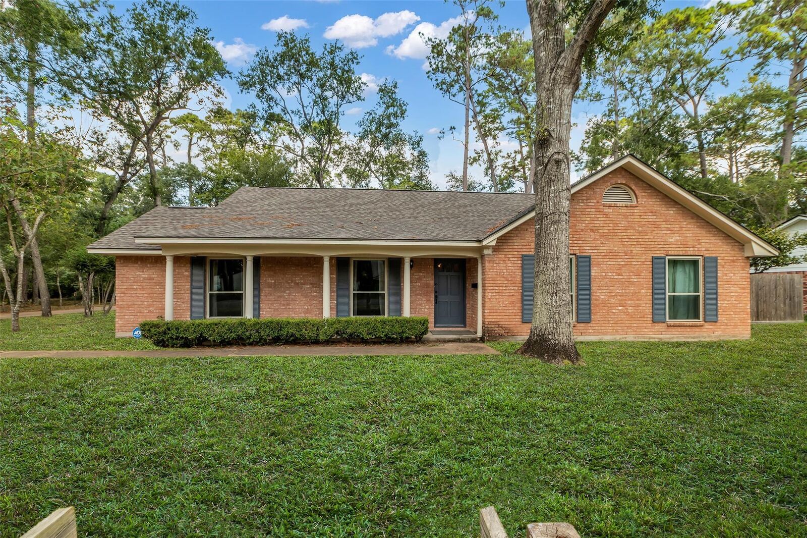 Property Photo: 9830 Warwana Road TX 77080