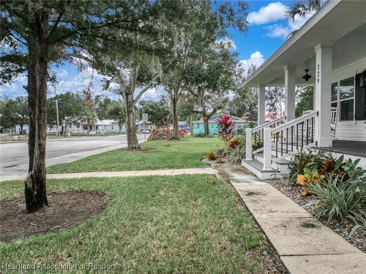 Property Photo:  129 S Pine Street  FL 33870 