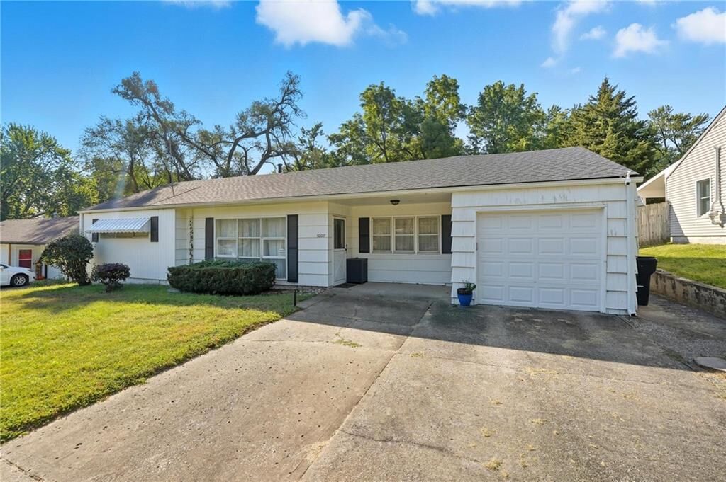 Property Photo:  10017 E 68th Terrace  MO 64133 