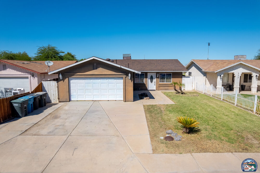 Property Photo:  543   Sundance Ln  CA 92281 