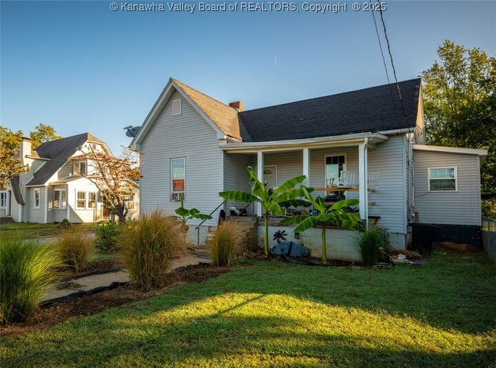 Property Photo:  1550 Hansford Street  WV 25311