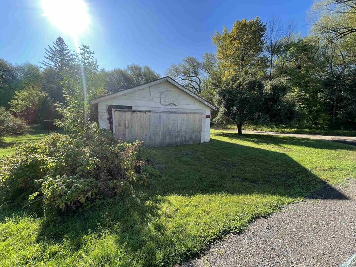 Property Photo: 3717 W 6th St MN 55807
