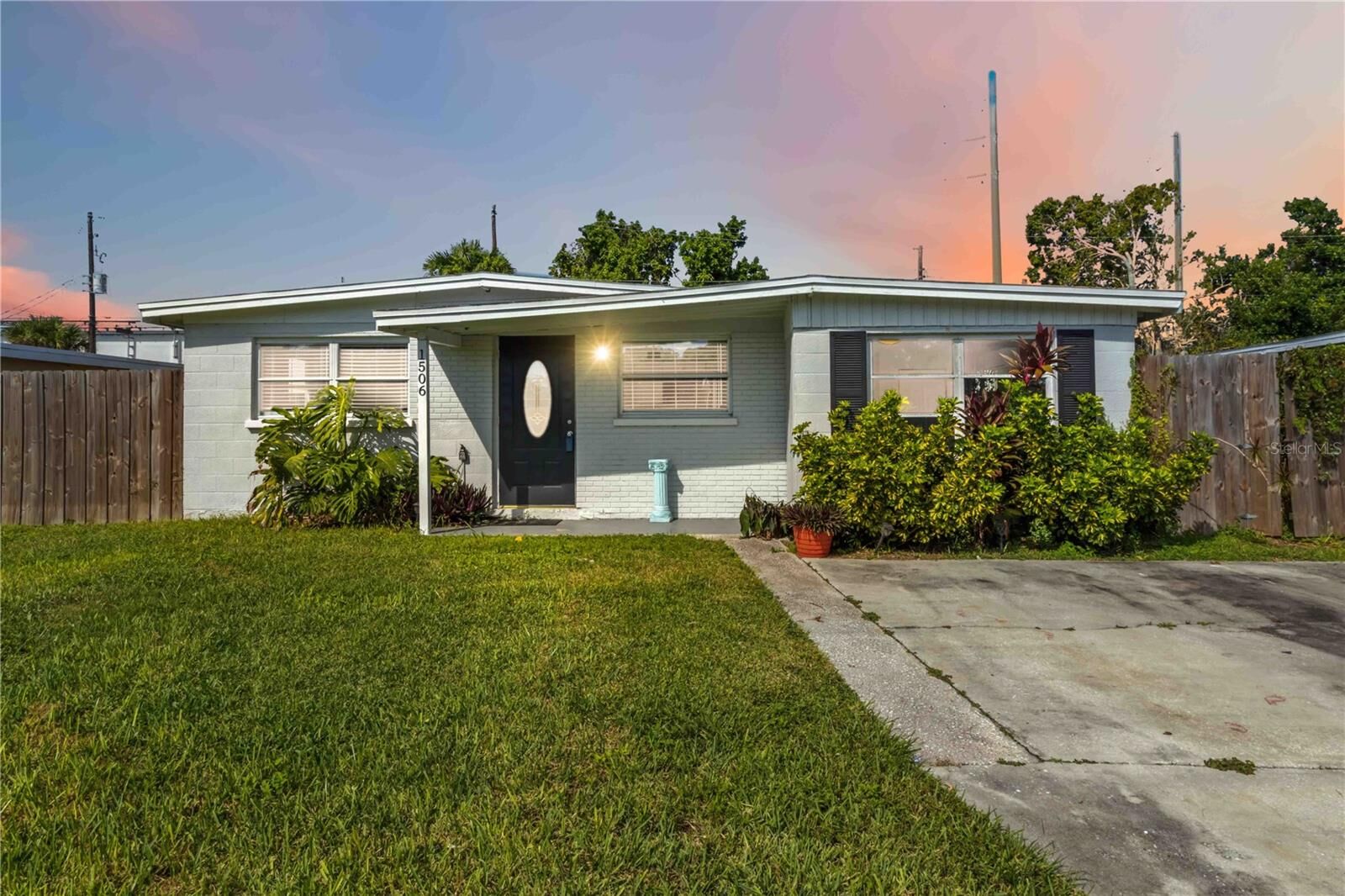 Property Photo: 1506 14th Street E FL 34208