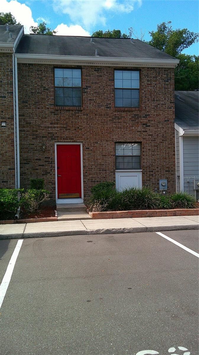 Property Photo: 14828 Winding Creek Court FL 33613