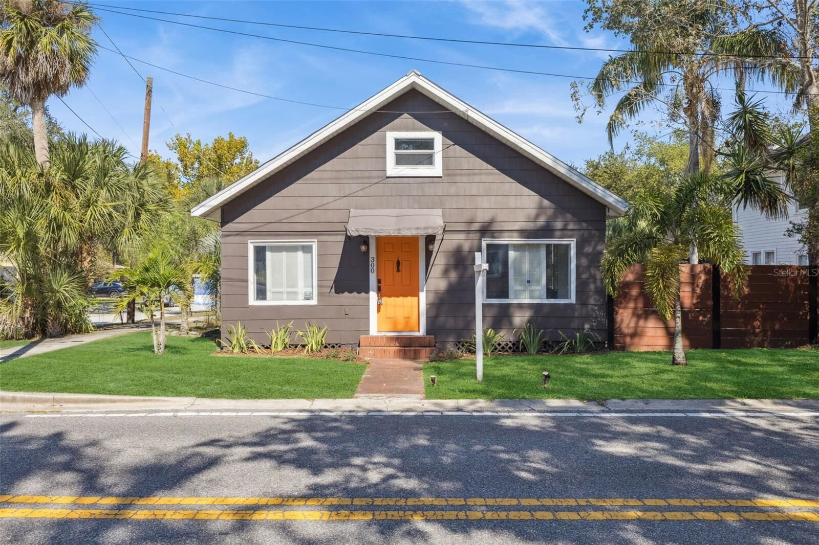 Property Photo:  300 E 20th Street  FL 32771