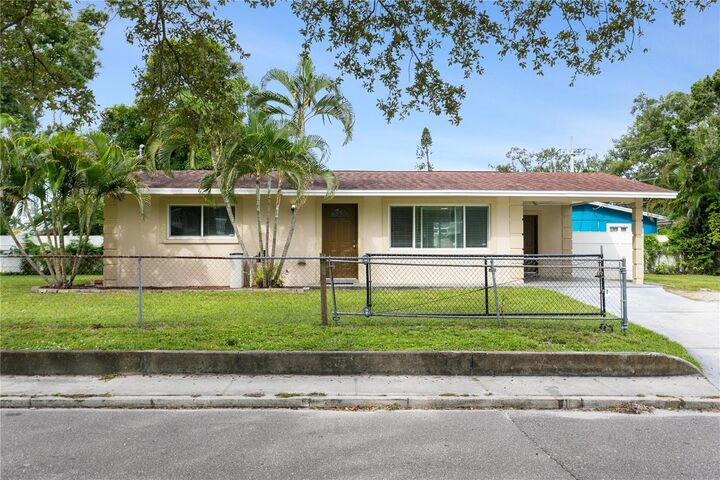 Property Photo:  1904 5th Street W  FL 34205 