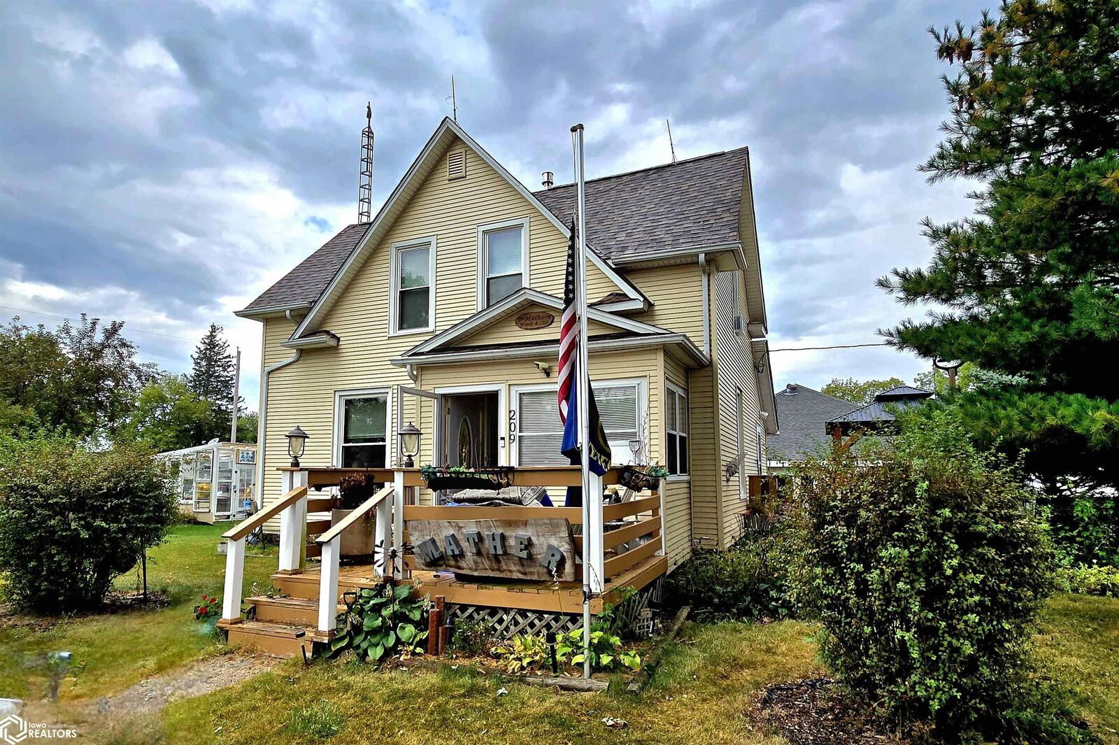 Property Photo:  209 E Spahr Street  IA 52644