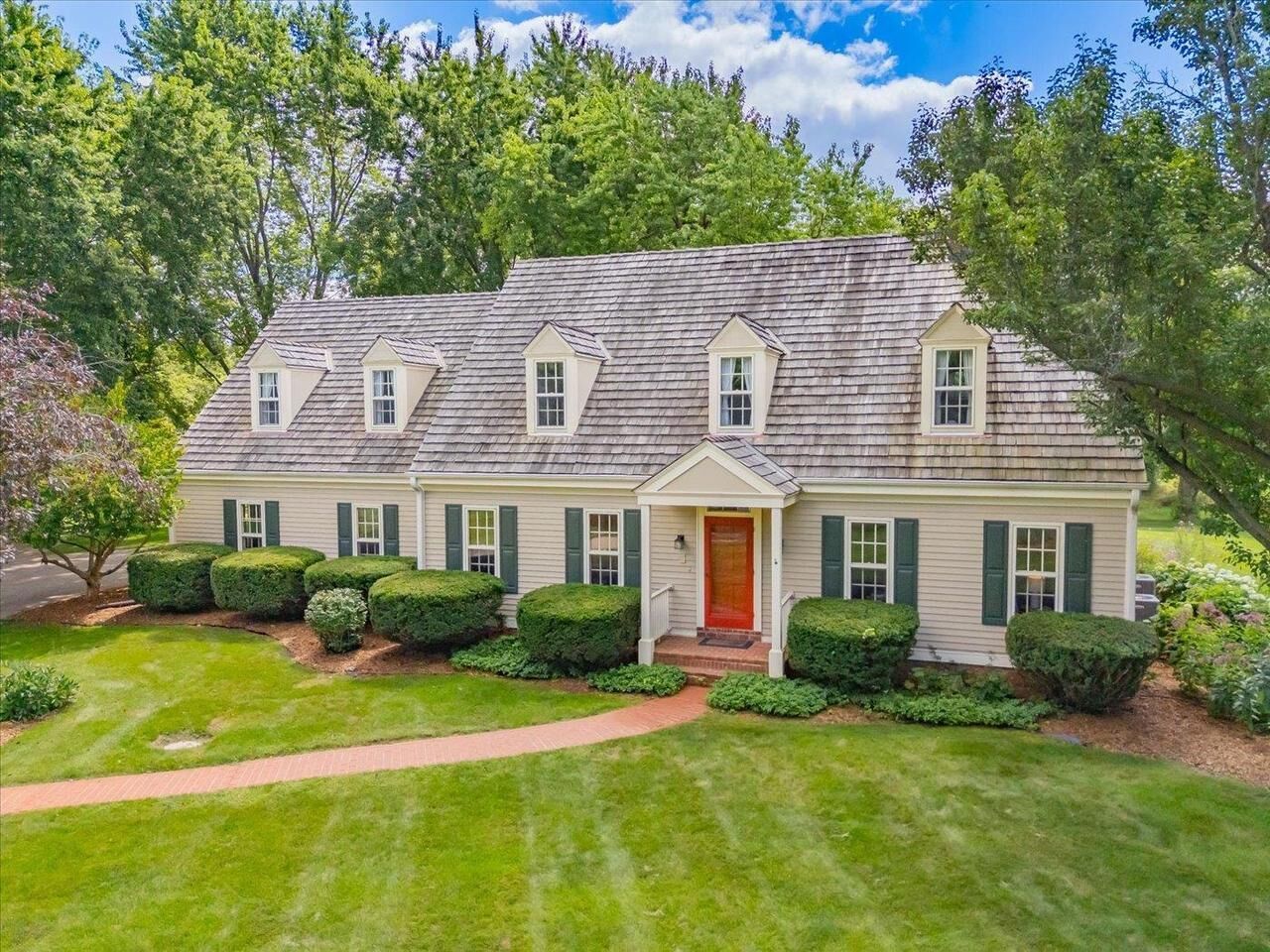 Property Photo: N7w29595 Thames Ct WI 53188