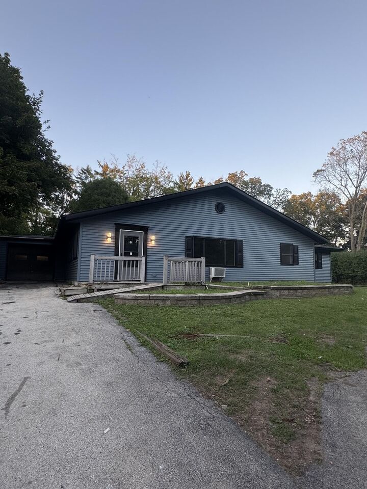 13010 W Honey Ln  New Berlin WI 53151 photo