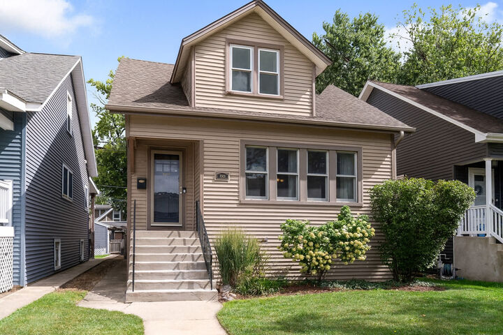 Property Photo: 7005 N Osceola Avenue IL 60631