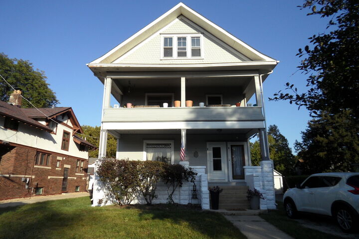 Property Photo:  450 S Fourth Street  IL 60505 