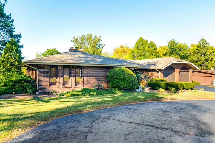 Property Photo: 5 Lagoon Drive IL 60047