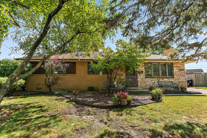 Property Photo:  6821 Saratoga Drive  IL 60455 