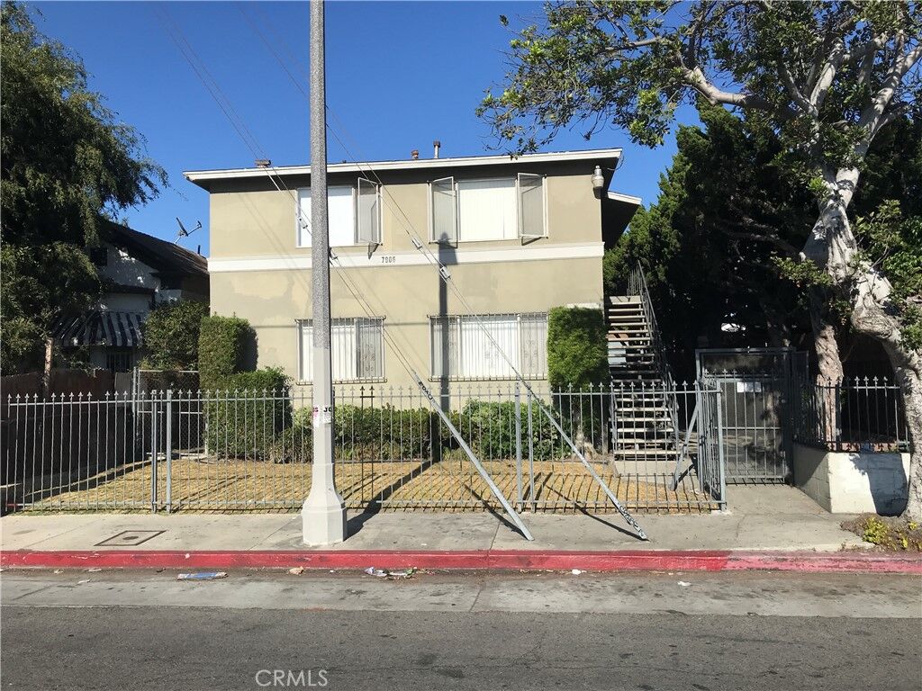 Property Photo:  7906 S San Pedro Street  CA 90003 