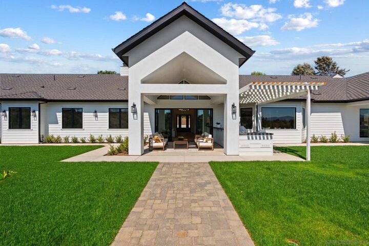 5120 Creek Oak Dr  Fallbrook CA 92028 photo