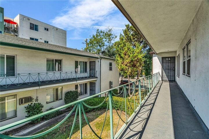Property Photo: 5828 Unit 12A Whitsett CA 91607