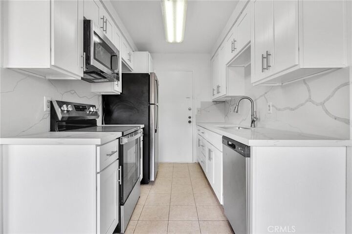Property Photo:  525 N Sycamore Avenue 326  CA 90036 