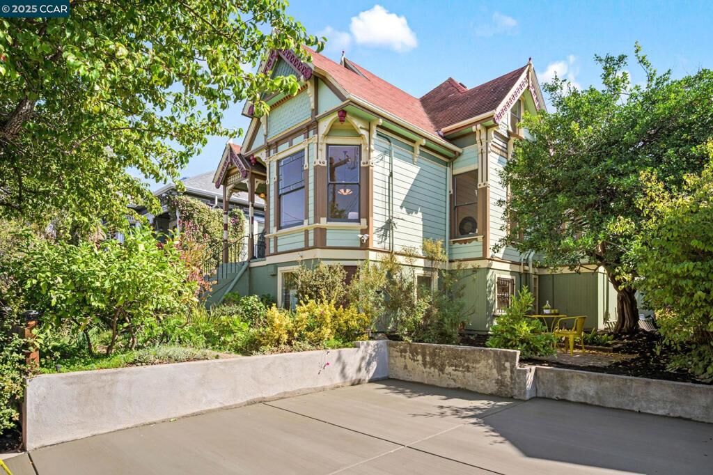 Property Photo: 1622 62nd St CA 94703