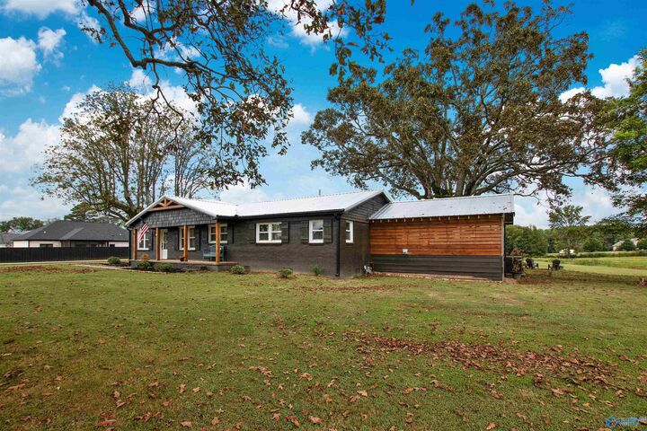 Property Photo: 72 Gavins Way AL 35016